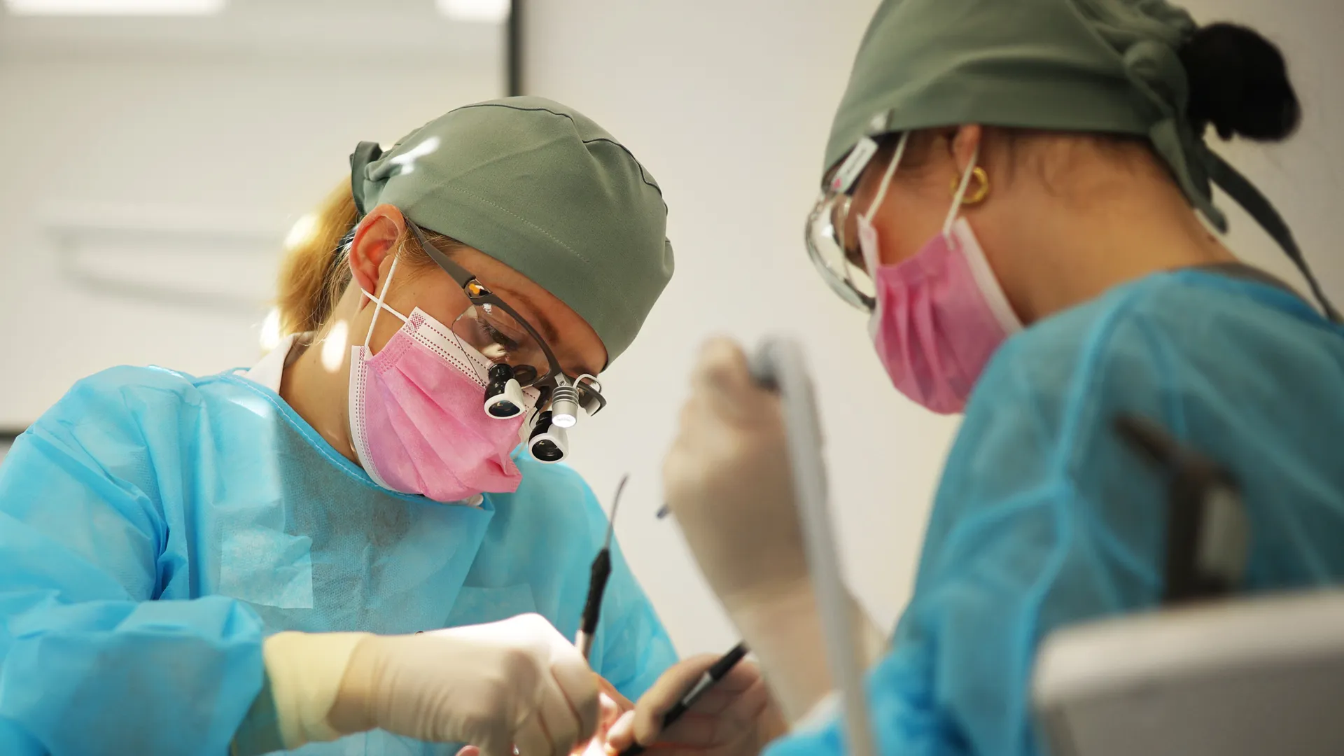 ziz-leistungen-chirurgie2-banner Zahnimplantat bei ZIZ